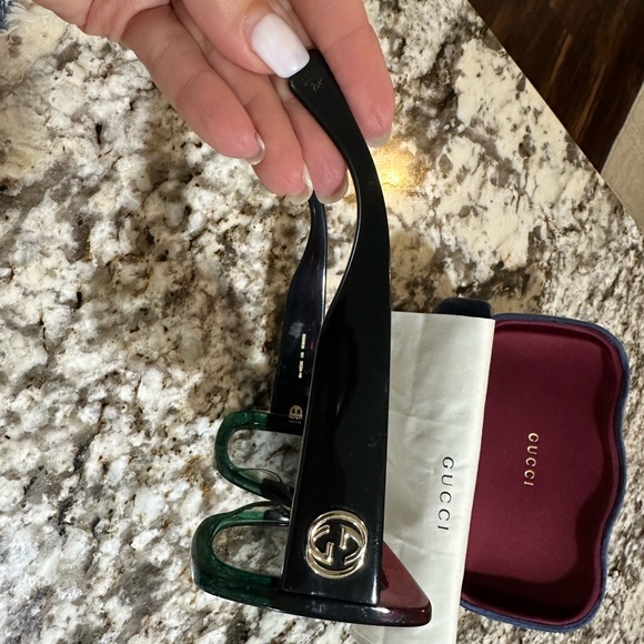 ‼️SOLD ‼️- Gucci Red and Green Designer Sunglasses - Picture 9 of 12